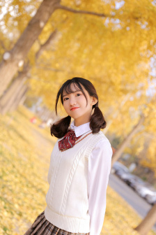 女子双手双脚被胶水粘住无法自救